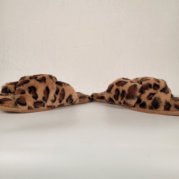 BP. Mae Faux Fur Criss-Cross Slippers in Leopard, Size L - Picture 4 of 13